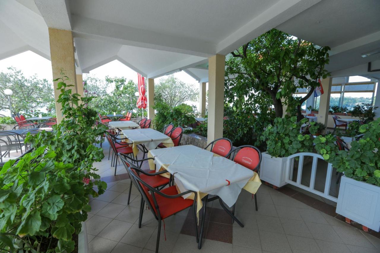 Pansion Croatia Bed and Breakfast Starigrad Paklenica Eksteriør billede